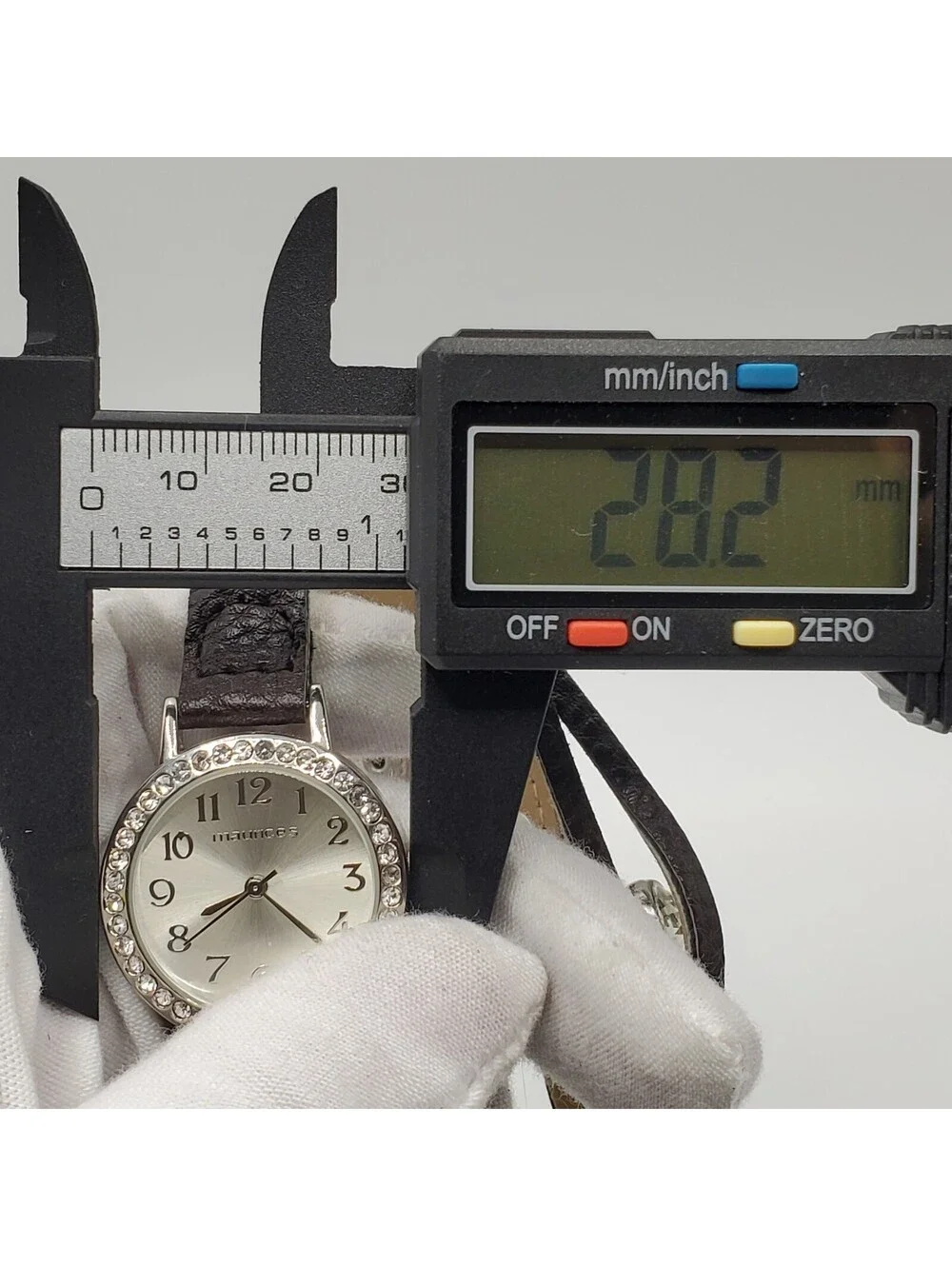 Maunces Womens Quartz Watch Strip Leather Cuff  New Battery